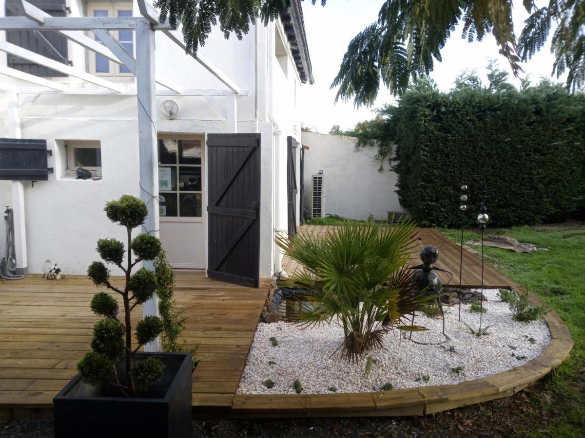 Bed and Breakfast Mas Des Vignes Piscine Chauffee Le Champ-Saint-Pere Екстер'єр фото