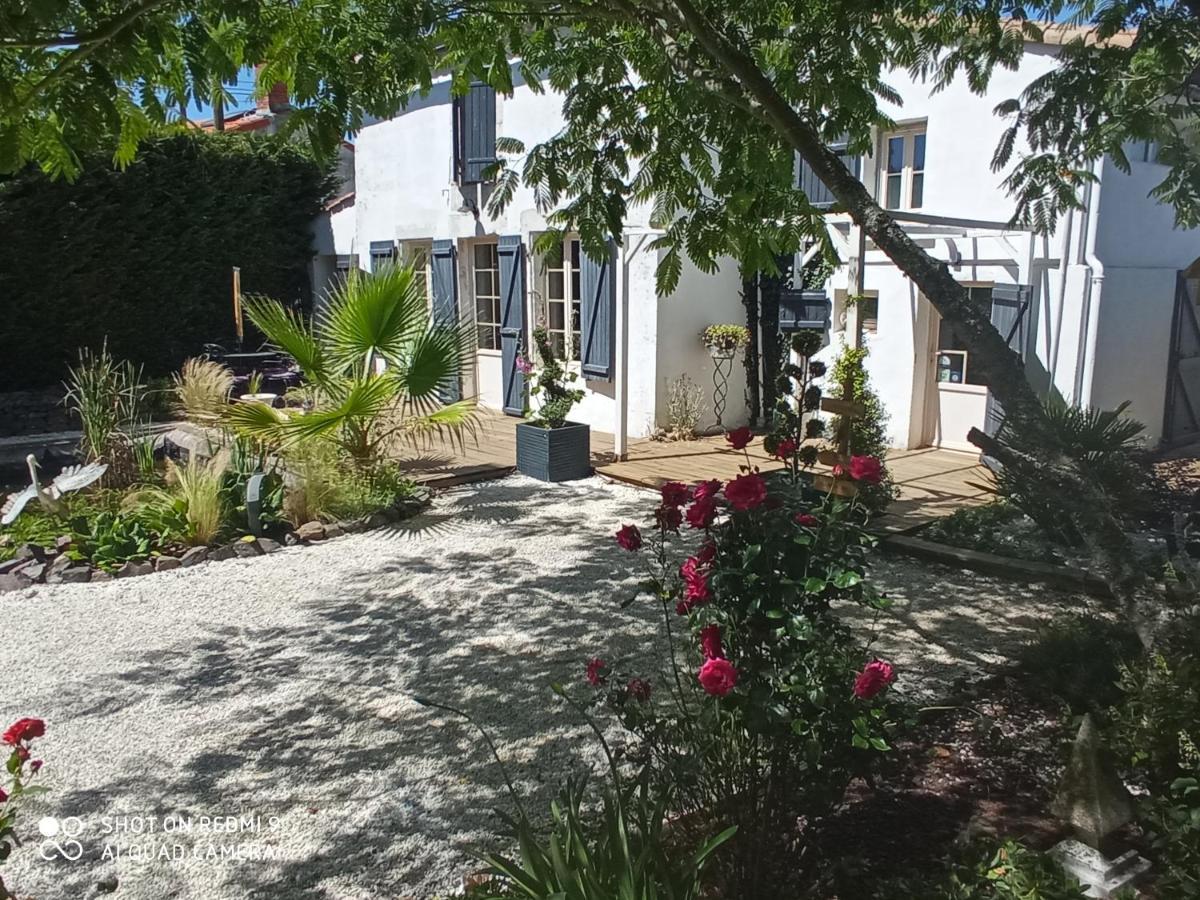 Bed and Breakfast Mas Des Vignes Piscine Chauffee Le Champ-Saint-Pere Екстер'єр фото