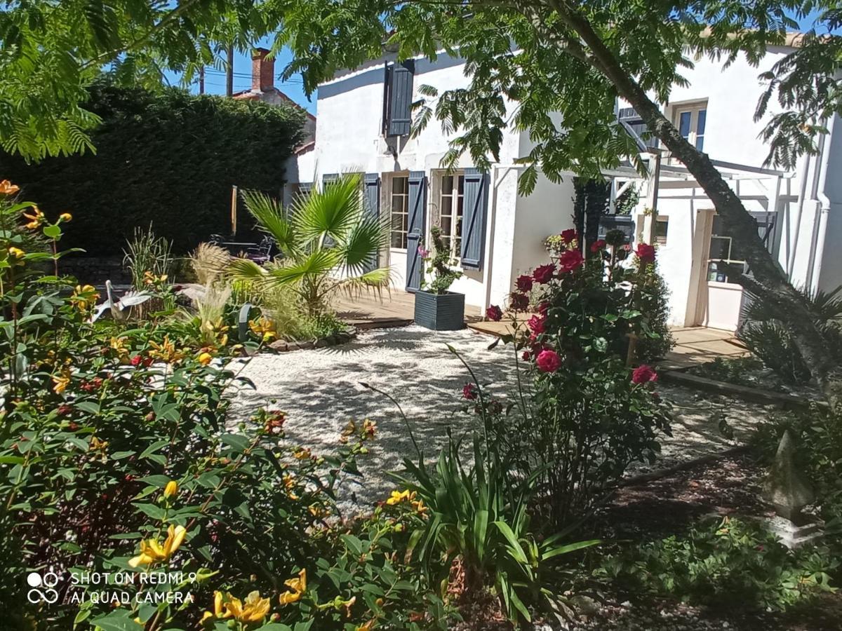 Bed and Breakfast Mas Des Vignes Piscine Chauffee Le Champ-Saint-Pere Екстер'єр фото