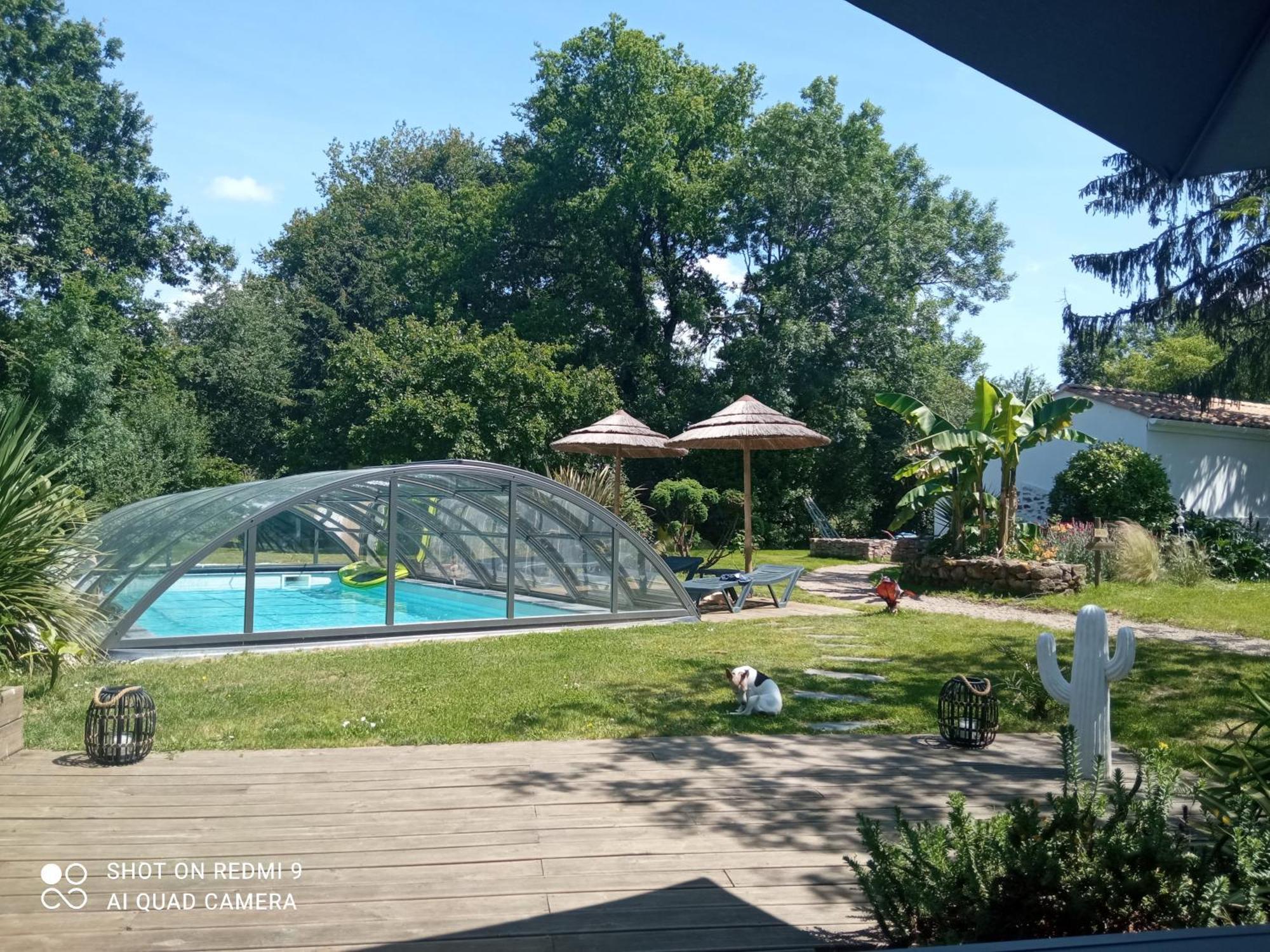 Bed and Breakfast Mas Des Vignes Piscine Chauffee Le Champ-Saint-Pere Екстер'єр фото