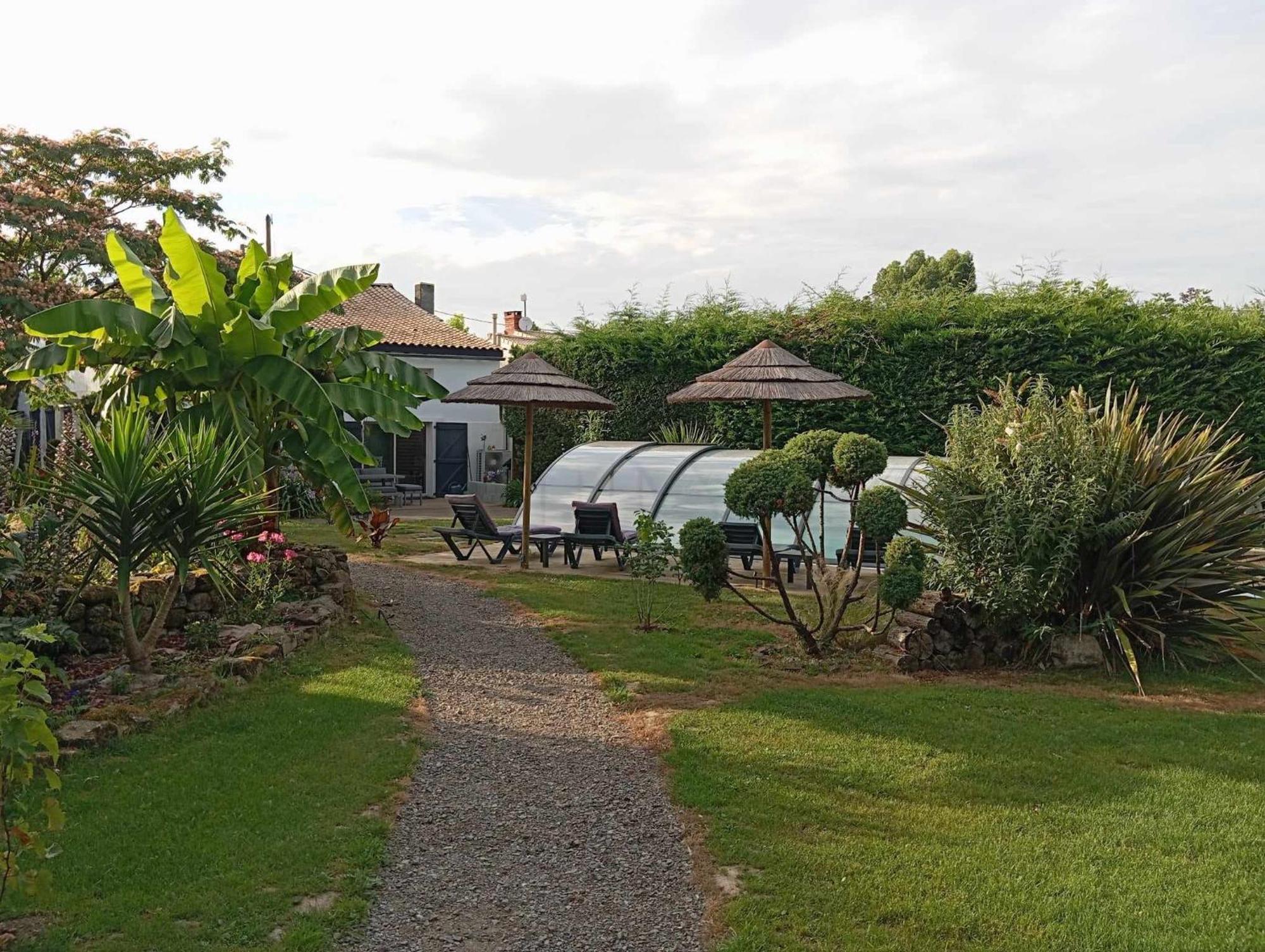 Bed and Breakfast Mas Des Vignes Piscine Chauffee Le Champ-Saint-Pere Екстер'єр фото